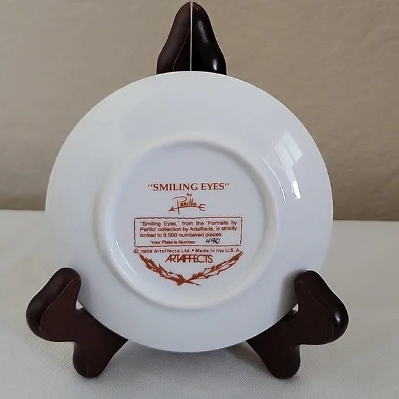 Smiling Eyes, Small Plate, By Perillo - Picture 2 of 5